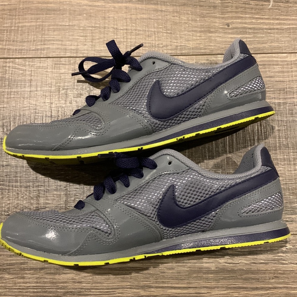 Nike woman sneaker size 7 - Picture 3 of 7